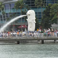 シンガポールの顔、「マー・ライオン」が観光客に水を吹きかけている？
