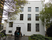 哲学者ルートヴィヒ・ヴィトゲンシュタインがデザインした唯一の作品「ストンボロー邸」は抑制されたデザインが現代的とさえいえそうな作品。